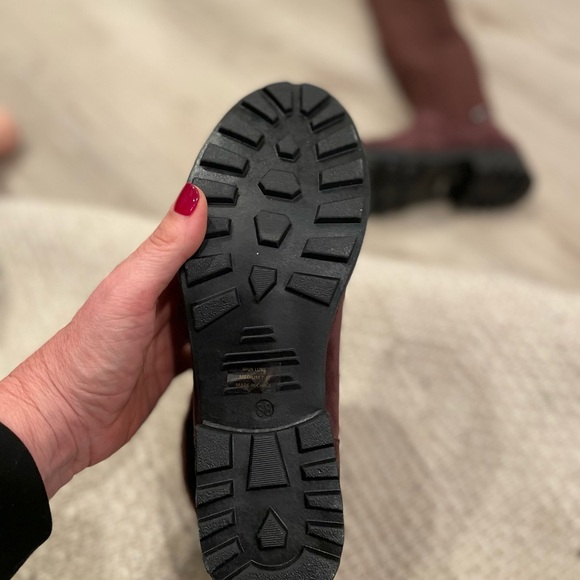 Muk Luk Burgundy Suede Boots, NWT - Picture 9 of 10